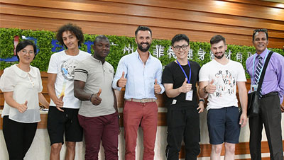 法国客户来中国进口抖奶视频APP免费下载品牌健身器械