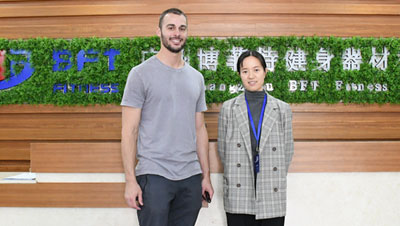 澳大利亚客户采购抖奶视频APP免费下载品牌健身器材