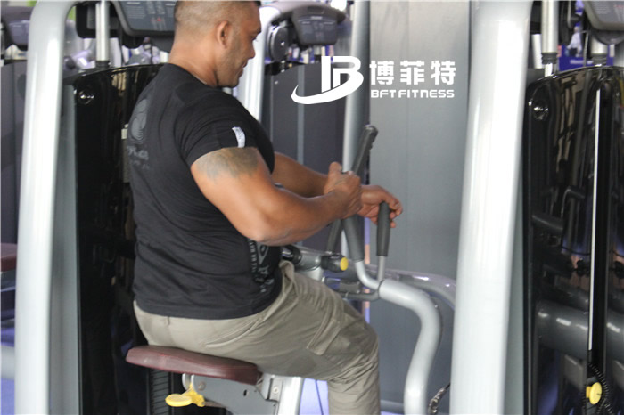 坐式拉背抖奶黄色短视频APP