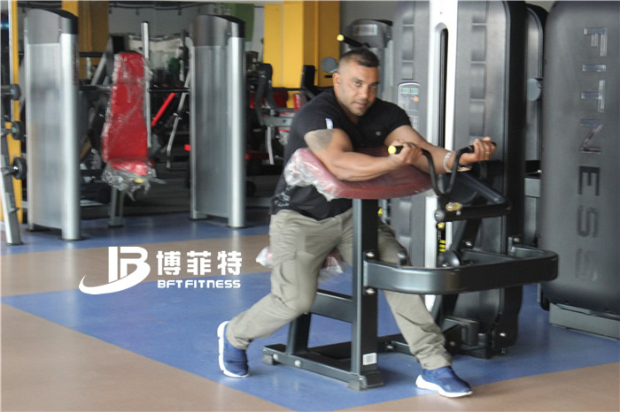 客户在测试二头肌抖奶黄色短视频APP